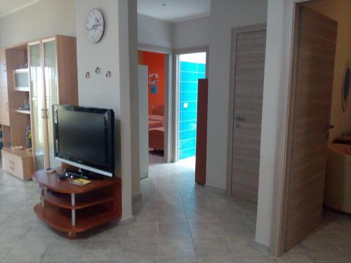a living room with a television on a table at Finestra sul Mare in Terme Vigliatore