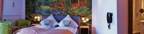 a bedroom with a bed with a painting on the wall at Zur neuen Post Landgasthof in Herzogsreut