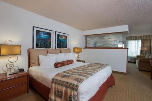 a hotel room with a large bed and a couch at Shilo Inn Suites Ocean Shores in Ocean Shores