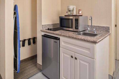 Η κουζίνα ή μικρή κουζίνα στο Good Living Inn