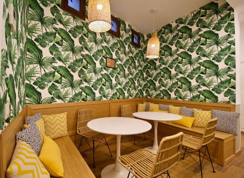 The Bridge Huertas - Hostal