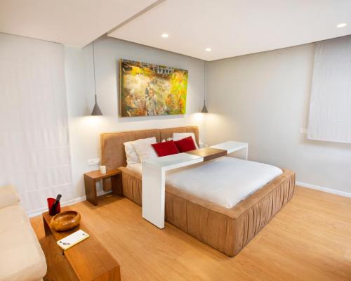 Postel nebo postele na pokoji v ubytování Romantic suite in Caesarea