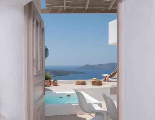 Imagen de la galería de The Globe Suites Villa, en Fira