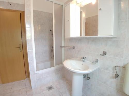 Ванная комната в Apartments Vlasici