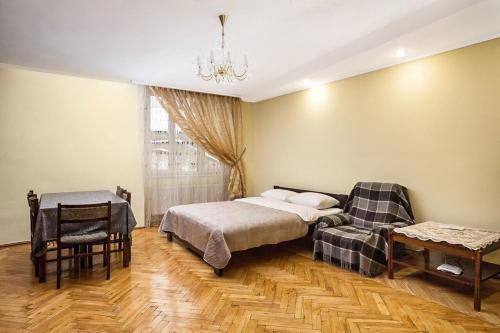 Кровать или кровати в номере FULL HOUSE апартаменти на Площі Ринок