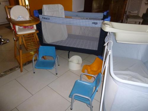 a room with chairs and a sink and a table at Maison de Vacances MACOU 2 in Capdrot
