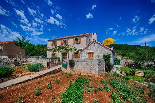 Betini Apartments - Authentic Island Escape