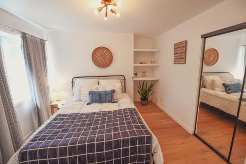 Llit o llits en una habitació de Charming Valley Village Guesthouse Permit # HSR two three zero zero 2794