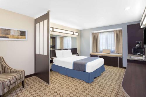 Кровать или кровати в номере Microtel Inn and Suites San Angelo