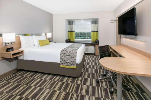Krevet ili kreveti u jedinici u okviru objekta Microtel Inn & Suites by Wyndham Lubbock