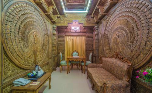 Un lugar para sentarse en Ramoji Film City- Sitara Luxury Hotel