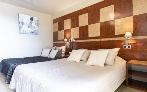 Ένα ή περισσότερα κρεβάτια σε δωμάτιο στο Hotel Le Richmont