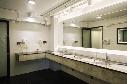 Ένα μπάνιο στο The Common Hostel