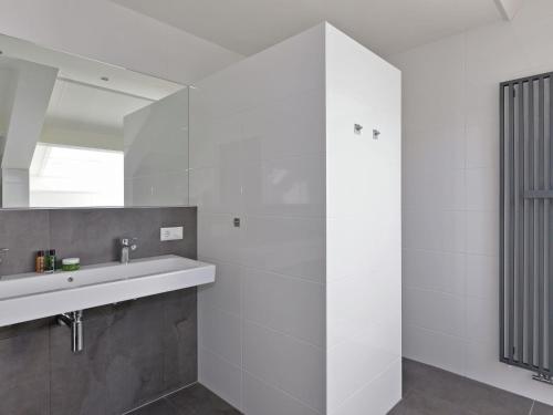 Et badeværelse på Modern Escape by the Marina