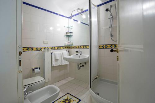 a bathroom with a shower and a sink and a toilet at Villa dei Limoni con terrazza e discesa a mare in Erchie