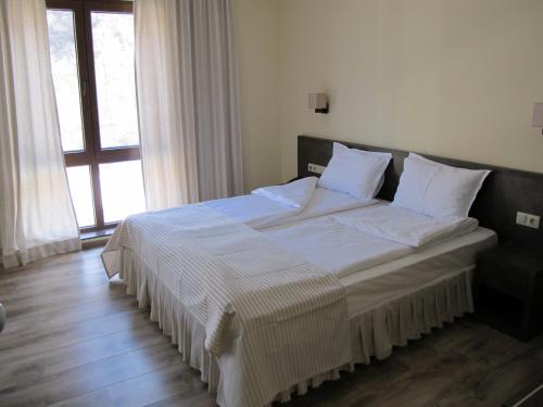 Postel nebo postele na pokoji v ubytování Aqua Varvara Hotel