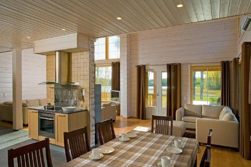 Saimaa Lakeside tesisinde bir restoran veya yemek mekanı