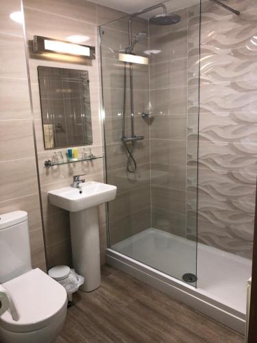 A bathroom at The Smugglers Inn 