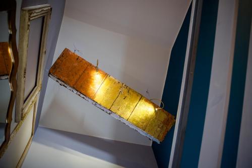a light hanging from a wall in a room at Ca' Baetti l'Antica Corte in Roncola