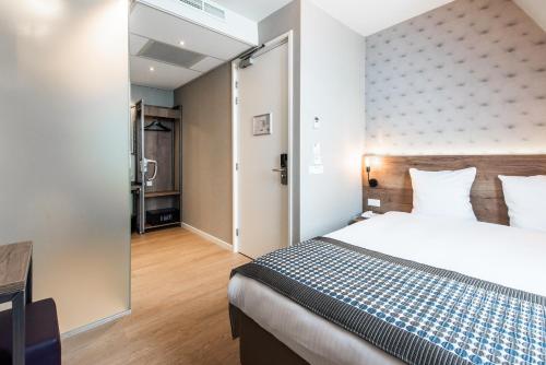 Ένα ή περισσότερα κρεβάτια σε δωμάτιο στο Melrose Hotel