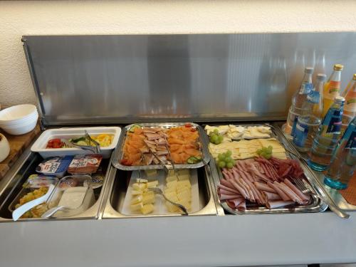 Makanan di atau berdekatan hotel