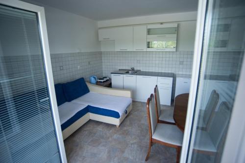 Η κουζίνα ή μικρή κουζίνα στο Hostel Larisa