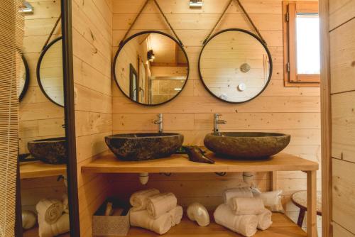 Koupelna v ubytování Logis Hôtel Emeraude des Bois