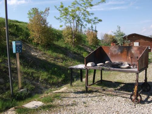 Εγκαταστάσεις μπάρμπεκιου για όλους τους επισκέπτες του κάμπινγκ