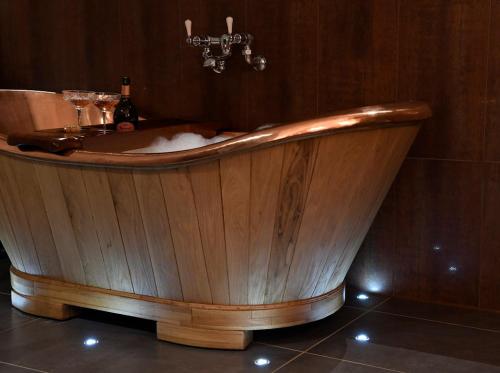 a wooden bath tub sitting in a bathroom at Padstow Townhouse in Padstow