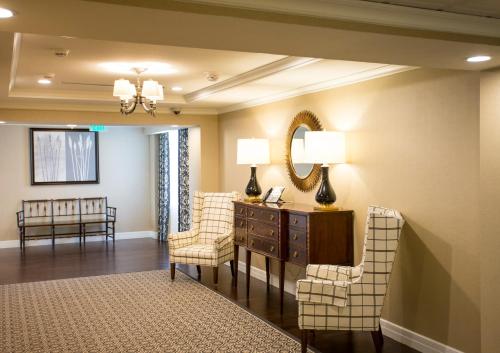 Ein Bett oder Betten in einem Zimmer der Unterkunft The Atherton Hotel at OSU