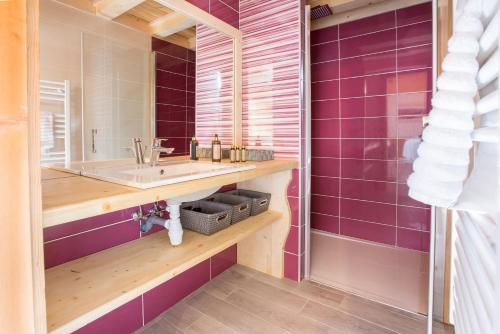 Bathroom sa Simply Morzine - Apartment du Centre