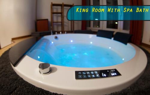 ボローニャにある4Roomzのギャラリーの写真