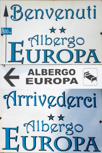 a sign with the names of different languages at Albergo Europa in Marina di Mancaversa