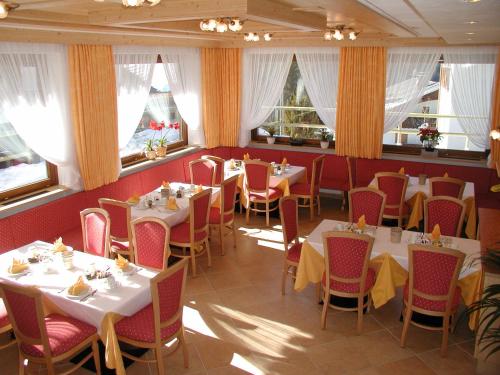 Restorāns vai citas vietas, kur ieturēt maltīti, naktsmītnē Hotel Garni Ongaro