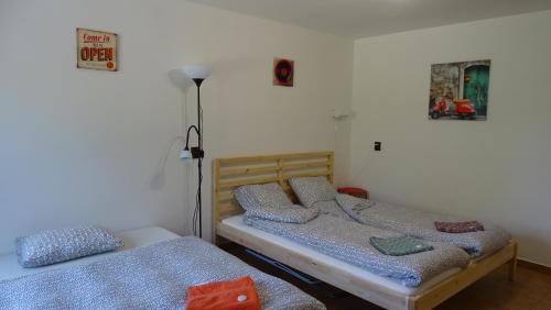 Voodi või voodid majutusasutuse Apartmán u Kočky toas