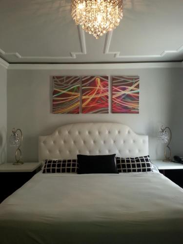 a bedroom with a large bed and a chandelier at Hollywood VIP Hotel in Los Angeles
