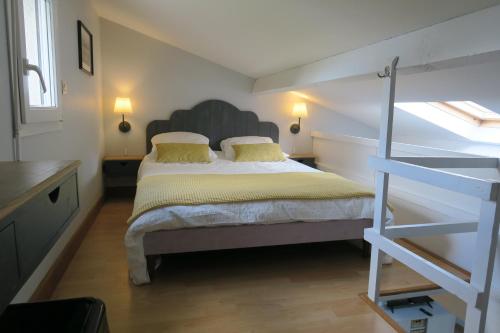 a bedroom with a large bed with yellow pillows at Gite Mona & Lisa in Amboise