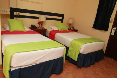 Una cama o camas en una habitación de Hotel Colibri