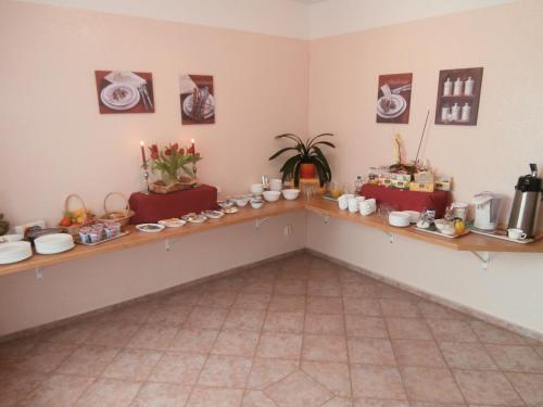 a room with a long counter with food on it at Gästehaus Pension Heß - Das kleine Hotel in Güstrow