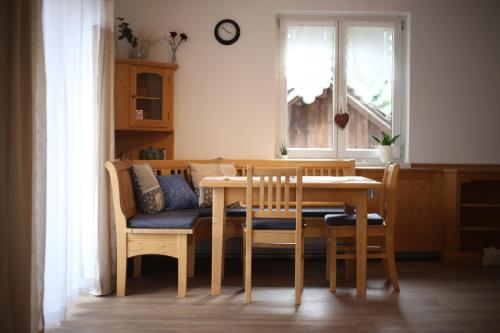 a dining room with a table and chairs and a window at Pepi‘s Apartment in Hallstatt