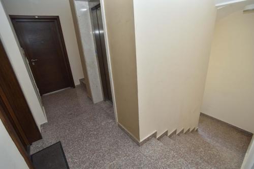 an empty hallway with a door and a hallwayngth at Apartments Jelušić in Budva