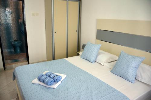 a bedroom with a bed with two towels on it at Villa Marinero in Ulcinj