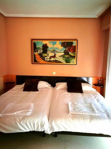 Кровать или кровати в номере Apartamentos Torr en Madrid - Chamartín