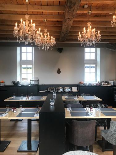 ห้องอาหารหรือที่รับประทานอาหารของ Hotel De Boskar Peer