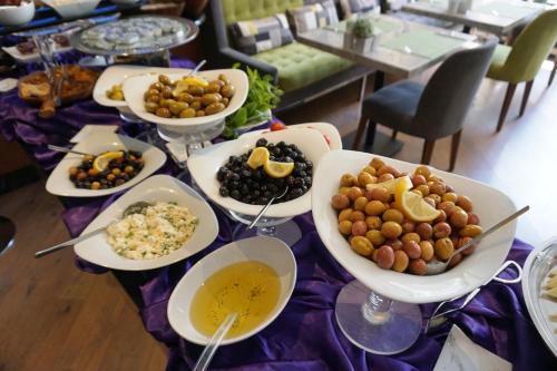 Makanan di atau berdekatan hotel