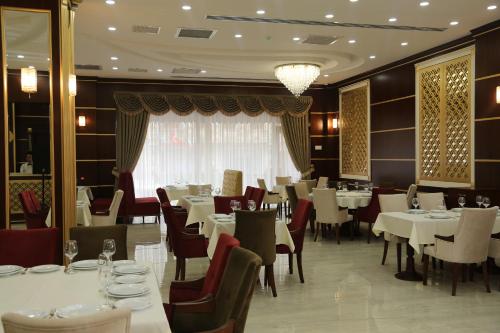 Restoran atau tempat lain untuk makan di Atlas Hotel Baku