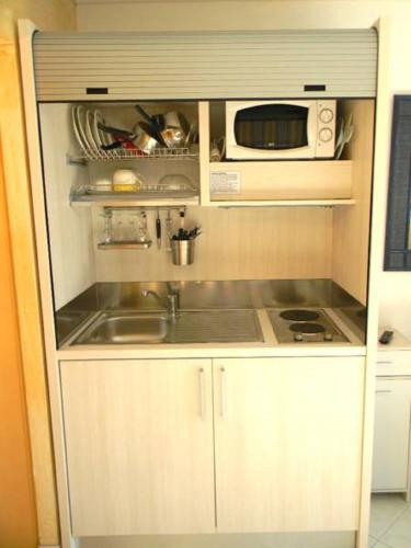 Η κουζίνα ή μικρή κουζίνα στο Chambre d'hôtes La Potinière