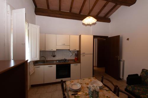 Кухня або міні-кухня у Appartamenti Massarella