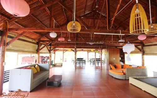 Et opholdsområde på Suoi Hong Resort