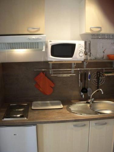 Η κουζίνα ή μικρή κουζίνα στο Chambre d'hôtes La Potinière